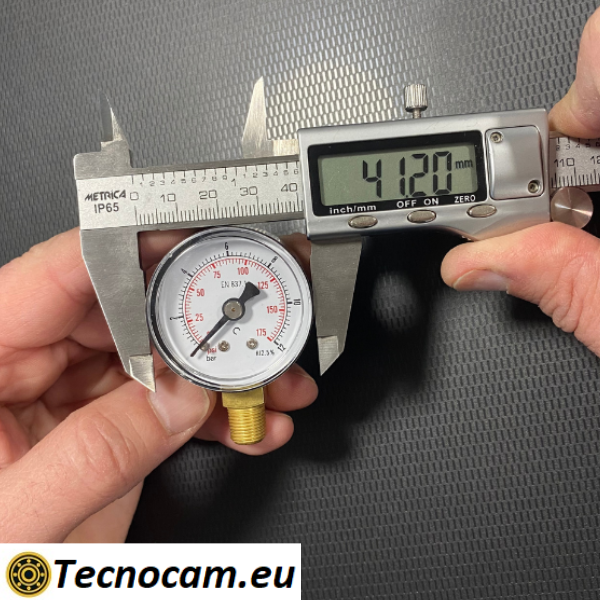 Manomètre à sec, échelle 0-4 bar, raccord arrière mâle pour gaz 1/8". 