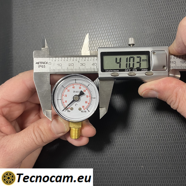 Manomètre à sec, échelle 0-4 bar, raccord arrière mâle pour gaz 1/8". 