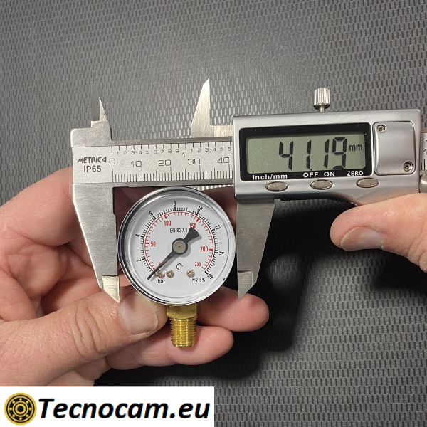 Manomètre à sec, échelle 0-4 bar, raccord arrière mâle pour gaz 1/8". 