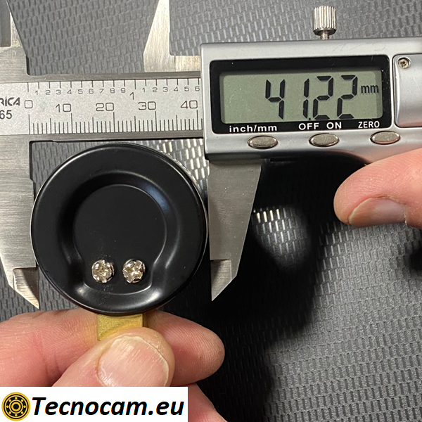 Manomètre à sec, échelle 0-4 bar, raccord arrière mâle pour gaz 1/8". 