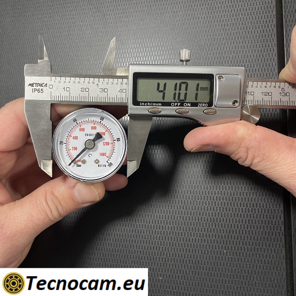 Manomètre à sec, échelle 0-1 bar, raccord arrière mâle pour gaz 1/8". 