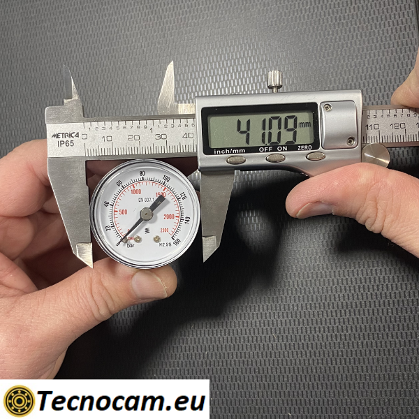 Manomètre à sec, échelle 0-1 bar, raccord arrière mâle pour gaz 1/8". 