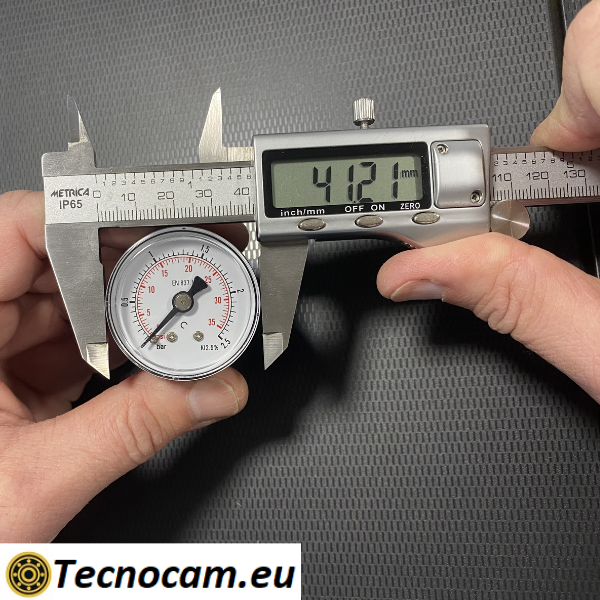 Manomètre à sec, échelle 0-1 bar, raccord arrière mâle pour gaz 1/8". 