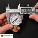 Misurazione con calibro della cassa Ø 41 mm del manometro a secco 0–160 bar con attacco radiale R 1/8 BSPT