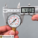 Misurazione con calibro della cassa Ø 41 mm del manometro a secco 0–40 bar con attacco radiale R 1/8 BSPT