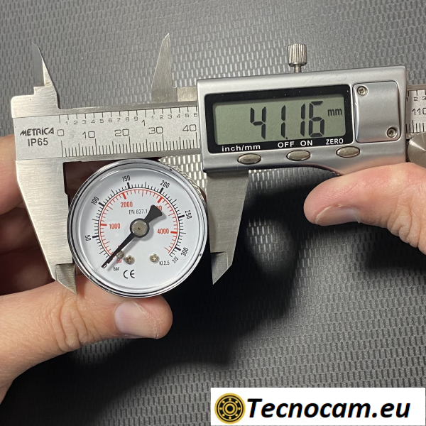 Manomètre à sec, échelle 0-315 bar, raccord arrière mâle pour gaz 1/8". 