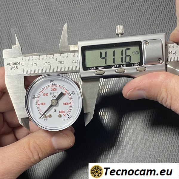 Manomètre à sec, échelle 0-400 bar, raccord arrière mâle pour gaz 1/8". 