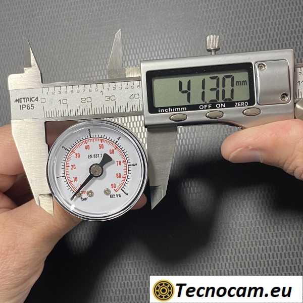 Manomètre à sec, échelle 0-6 bar, raccord arrière mâle pour gaz 1/8". 